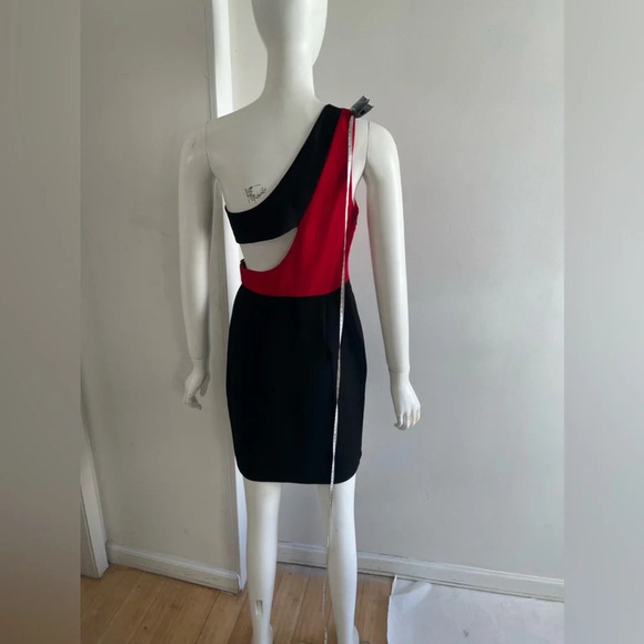 Black Halo Kylie Black Red One Shoulder Cut Out Sleeveless Mini Dress Size 4 - Picture 5 of 9